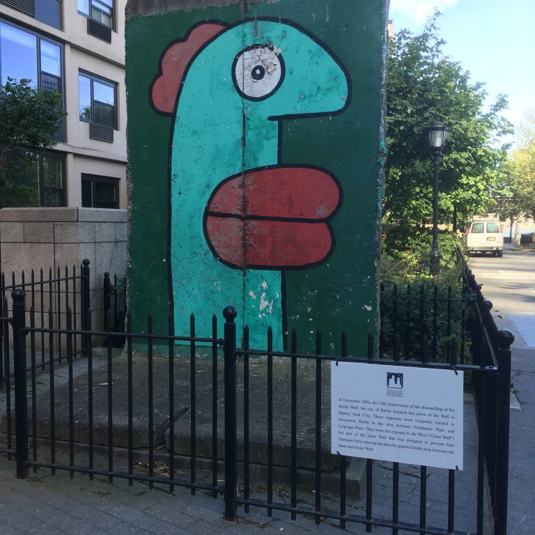 De Berlijnse Muur in New York bezoeken